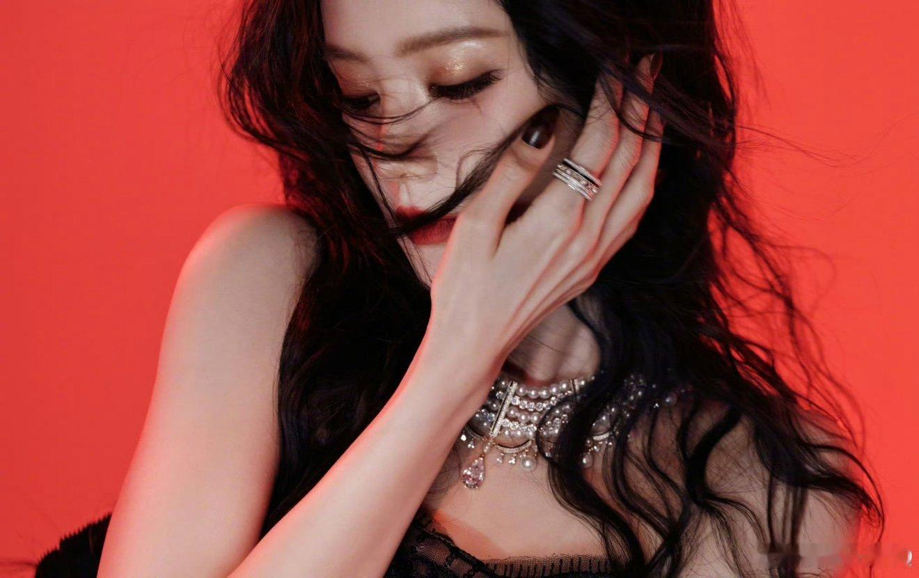 李一桐红唇黑天使李一桐黑纱黑翼大片 李一桐美晕我啦！ 