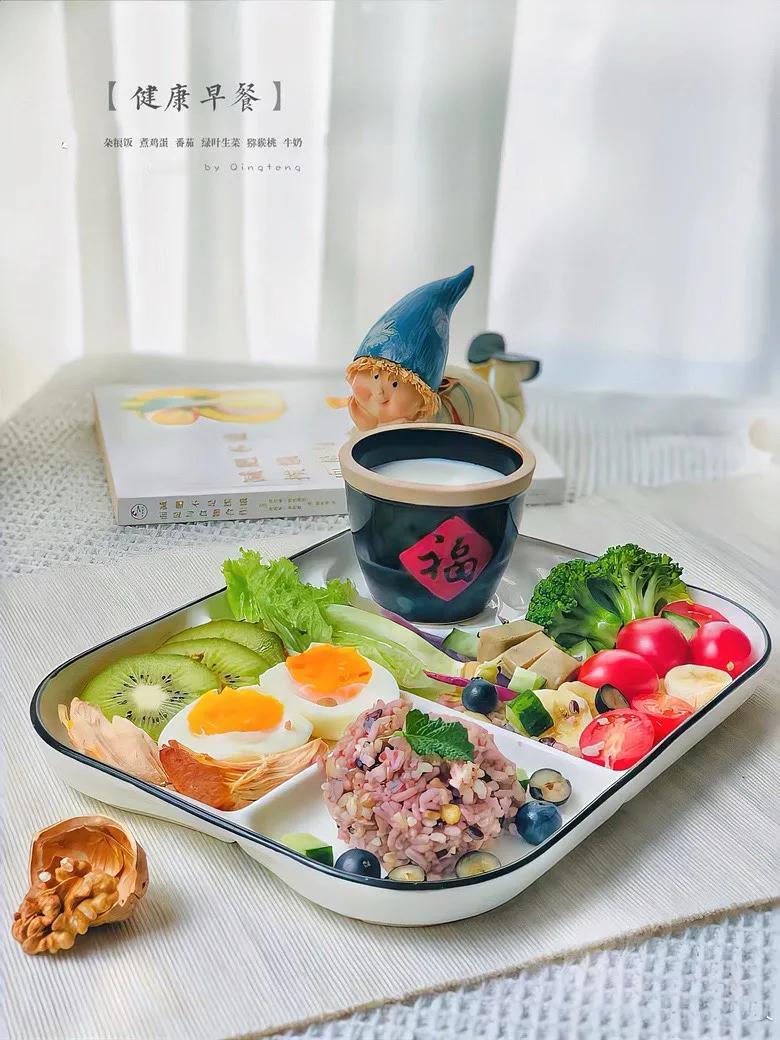 #记录我的8月生活##健康早餐打卡#🍁
高质量的早餐重在营养均衡，一顿充满活力