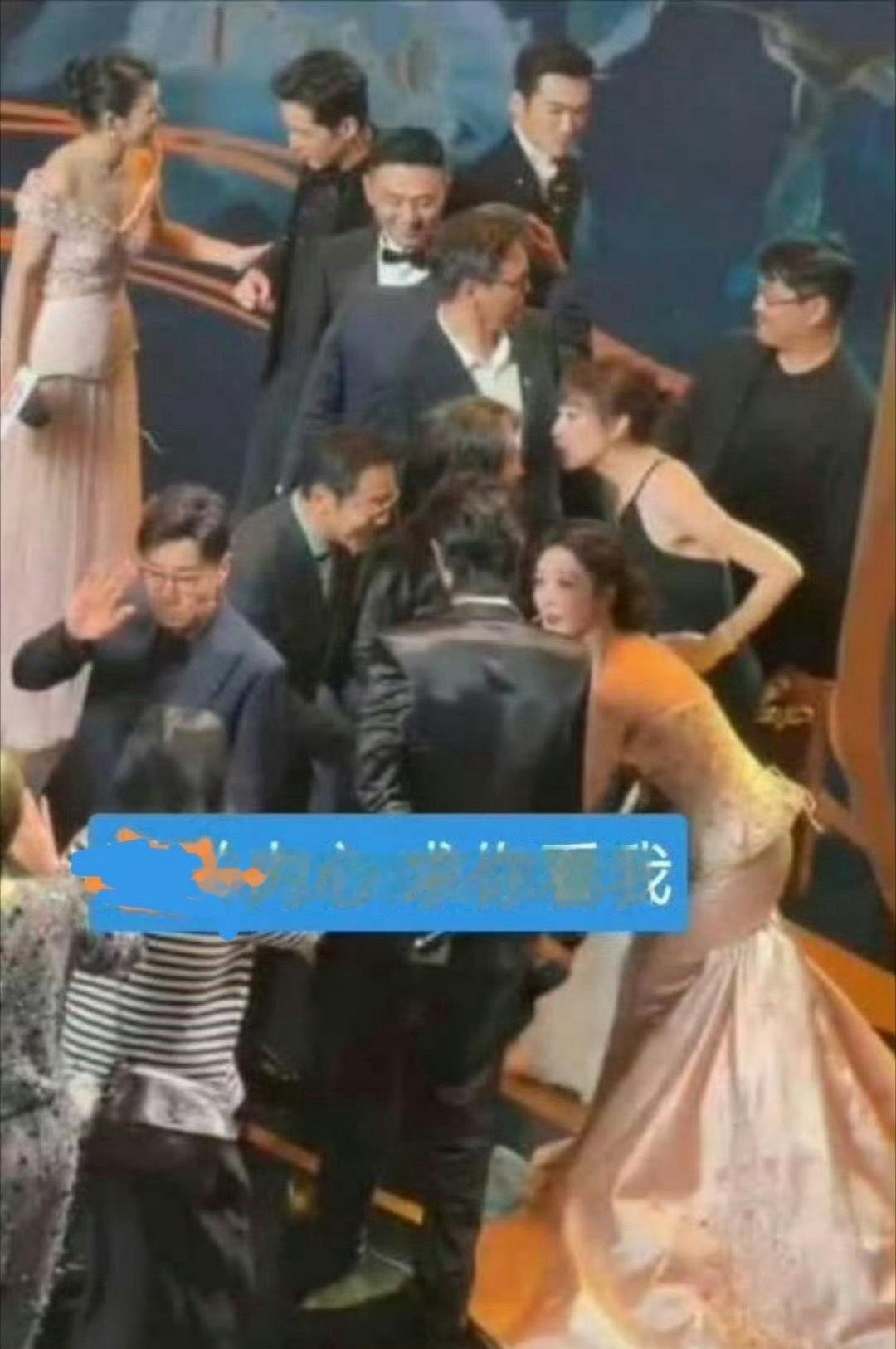 求求你🥺看我一眼 