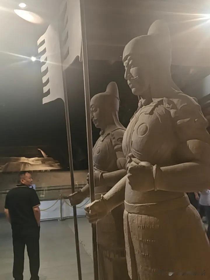 据说，昨天我听几位八旬老人讲，在旧时代，地主恶霸既可恶又讲究。他们为了讲究卫生，