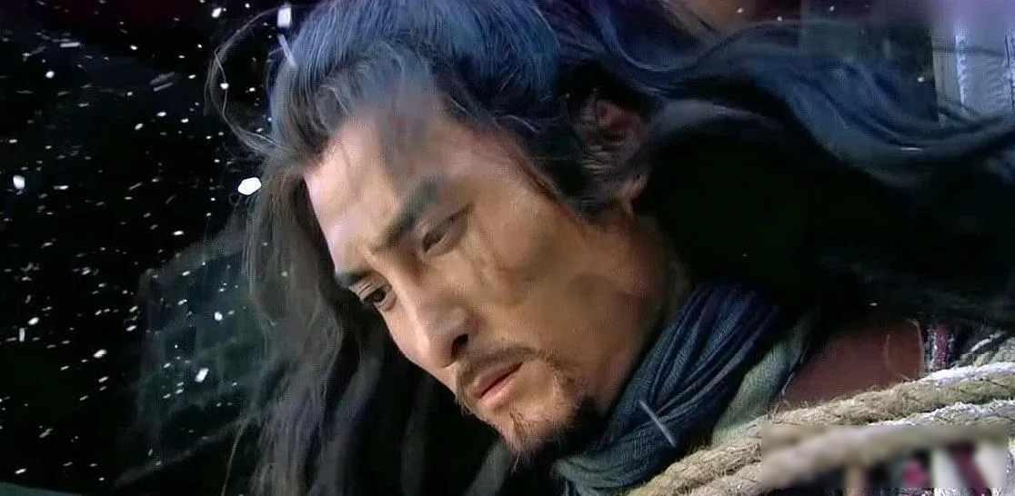 林冲的老婆被高衙内惦记上了，这事搁谁头上都得憋屈，可林冲忍了，他知道高衙内是太尉