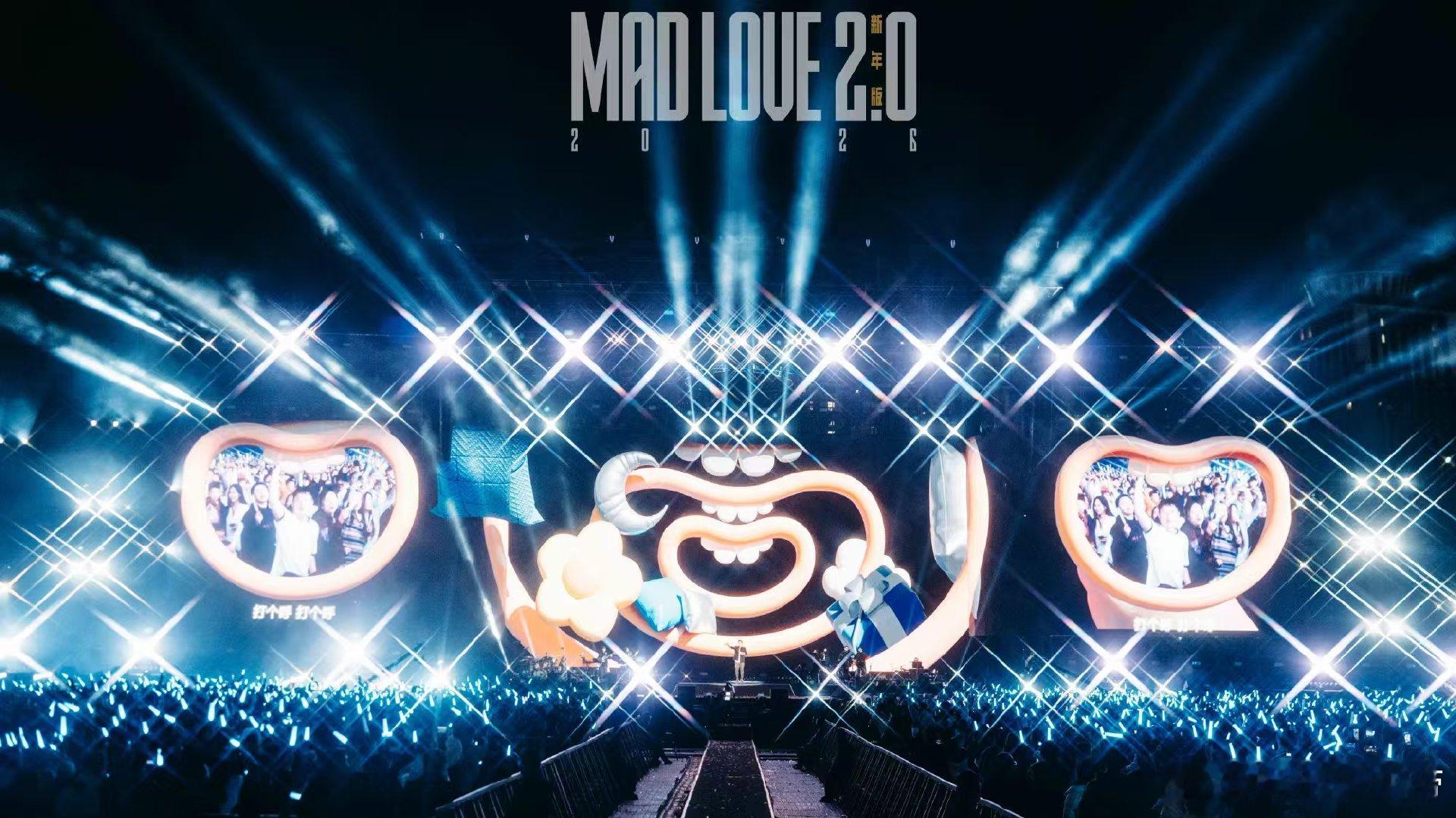 潘玮柏早该下场了 潘玮柏早该在体育场开巡演啦！昆明站快乐满溢，升降台惊艳，发财手