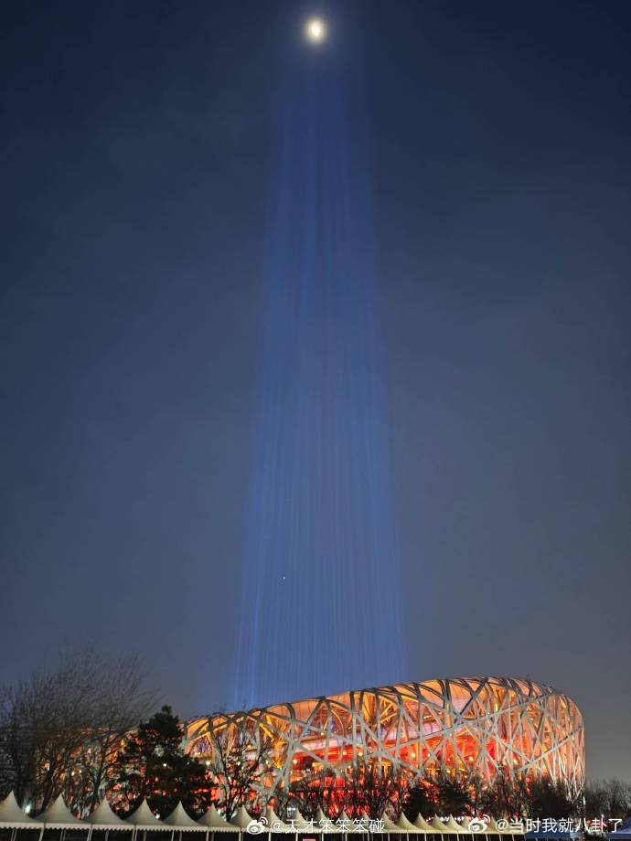 张杰的鸟巢舞台是史诗级的 灯光，舞美，音响每一样都夯爆了！张杰鸟巢演唱会真是太棒