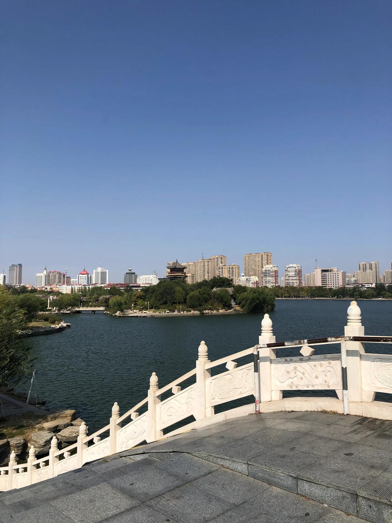 文章中最没有用的东西就是“修饰”
虚无缥缈，不接地气
生活就是“柴米油盐酱醋茶”
