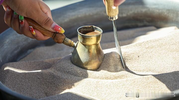 咖啡因对男性的亲密生活有积极影响。
医生说咖啡因对男性生殖系统有有益的影响。
咖