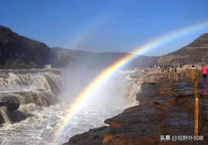 咱是大禹的嫡系后代，奉承祖宗心意，郑重宣布，黄河壶口瀑布随便看。
       