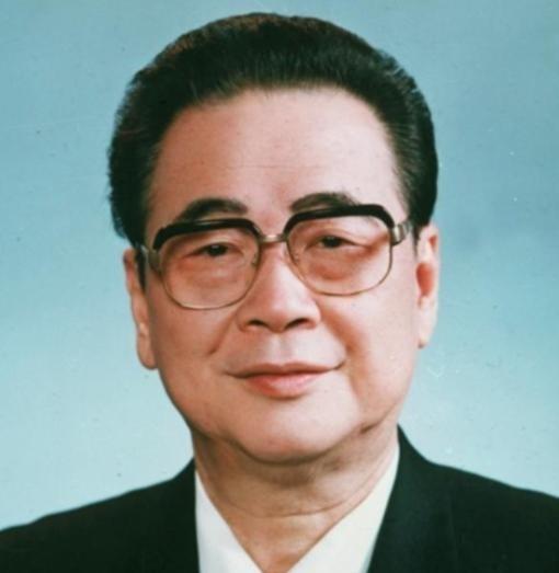 1992年7月，邓颖超因病离世，谁知，邓颖超去世前一日说出的是“李鹏”二字，这背