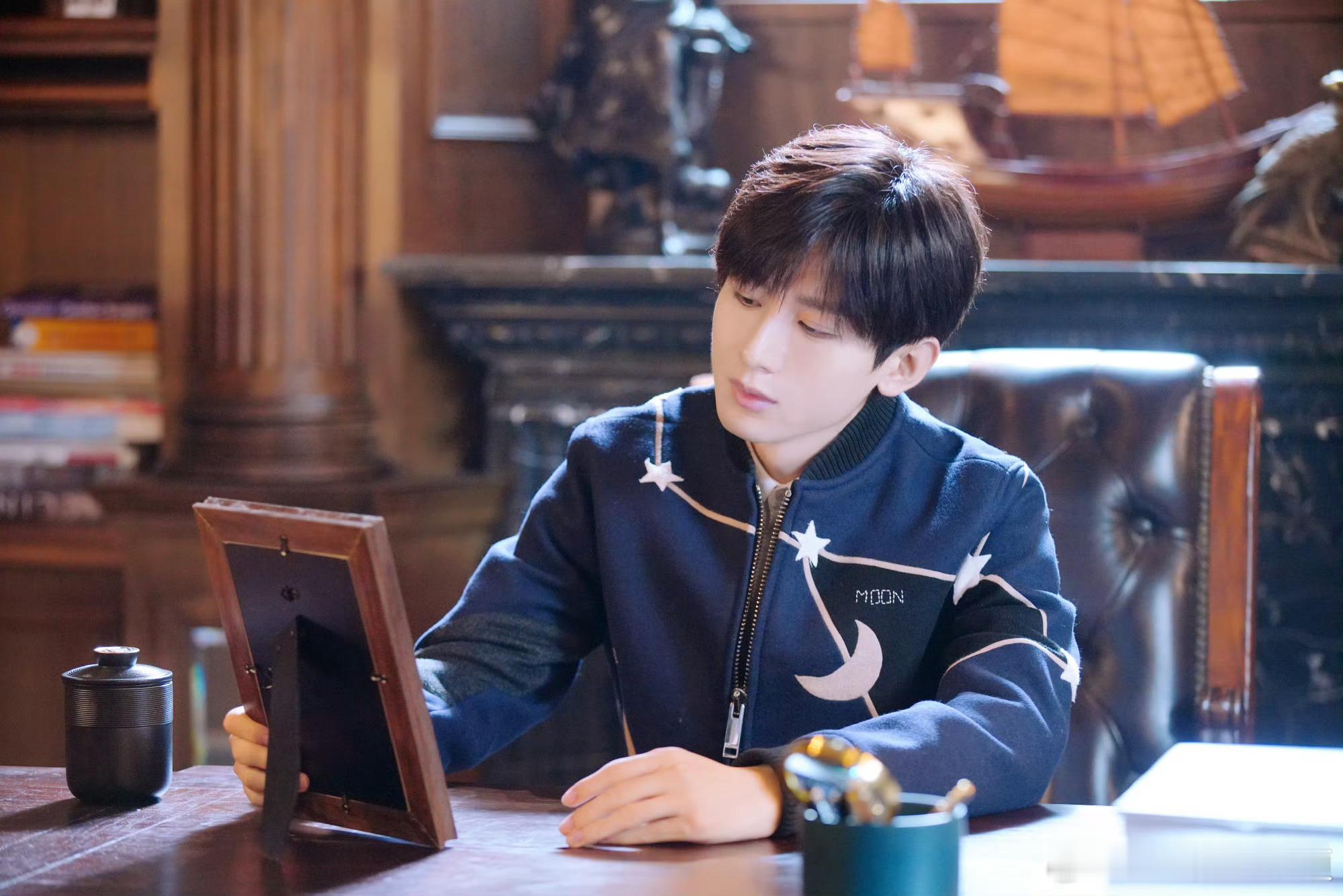 成毅赴山海cy成毅你是我的乍见之欢，你是我的眼神所向，你是我的温柔的归宿，你是我