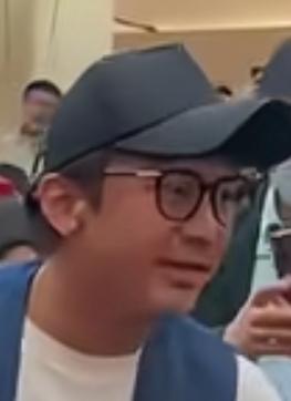 2026年4月7日晚，Angelababy和邓超低调现身上海茉莉花剧场，观看陈赫