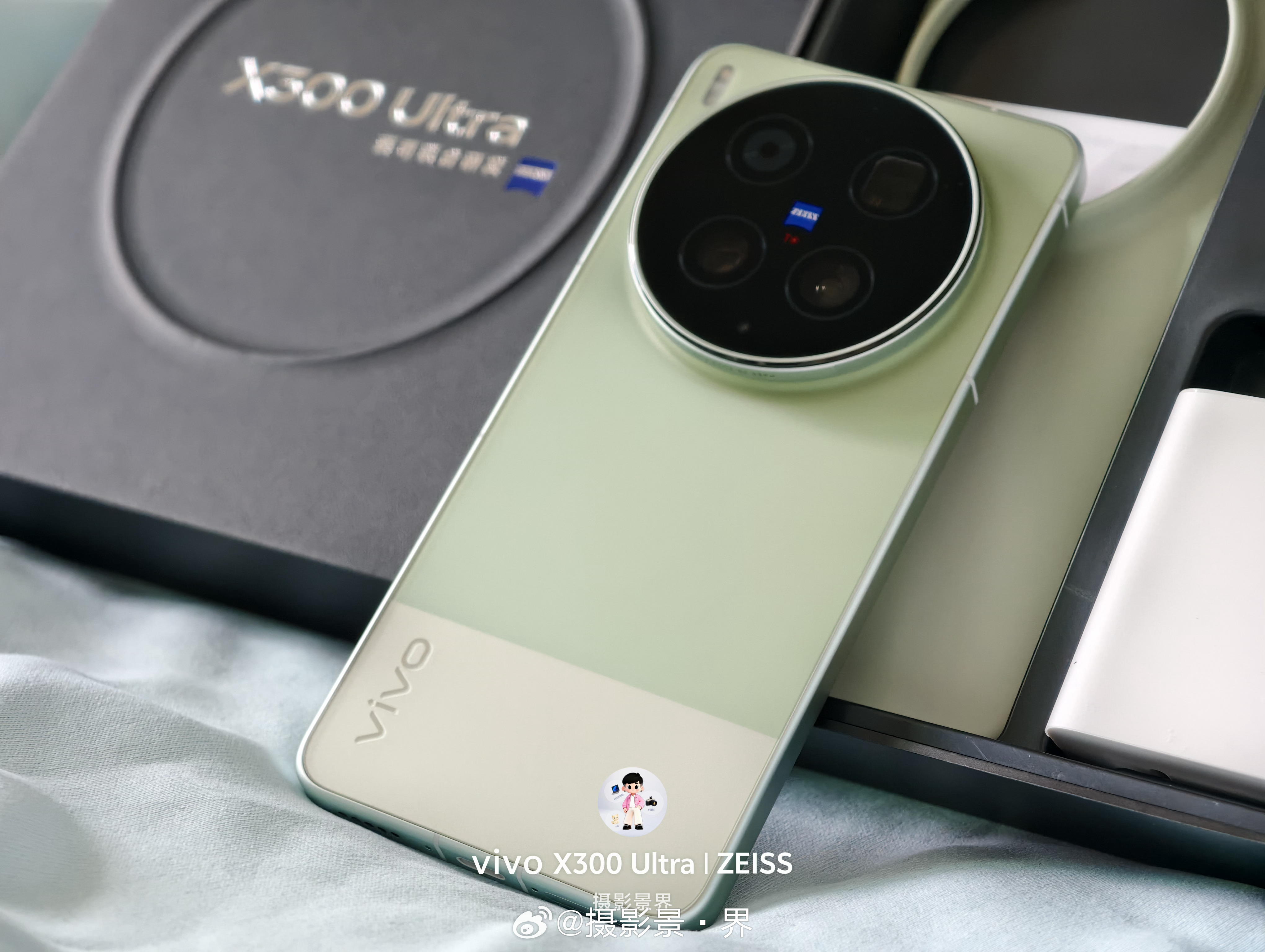 X300 Ultra真的是机圈一股清流，不争不抢，灭霸的影像实力该有的都有，该强