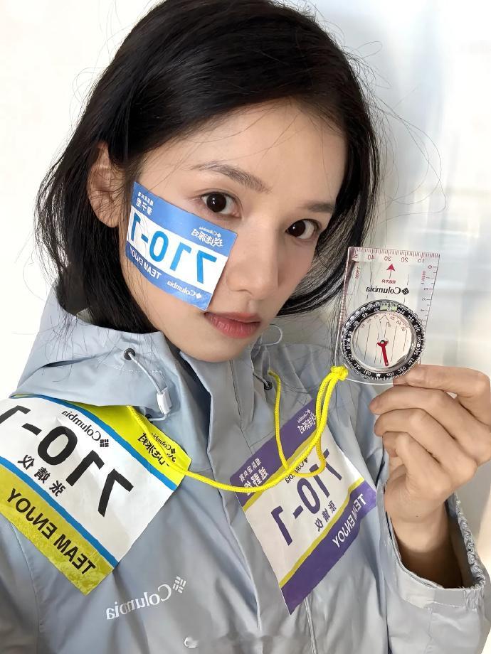 张婧仪 | 从不讨好镜头的美 