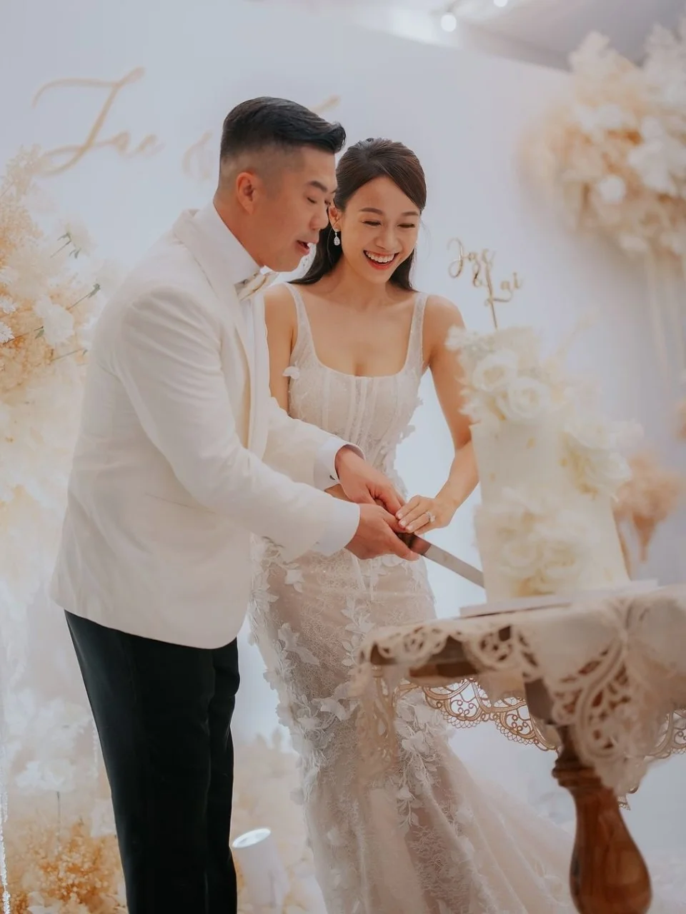 黄心颖结婚一周年！甜晒婚礼内场照表白老公