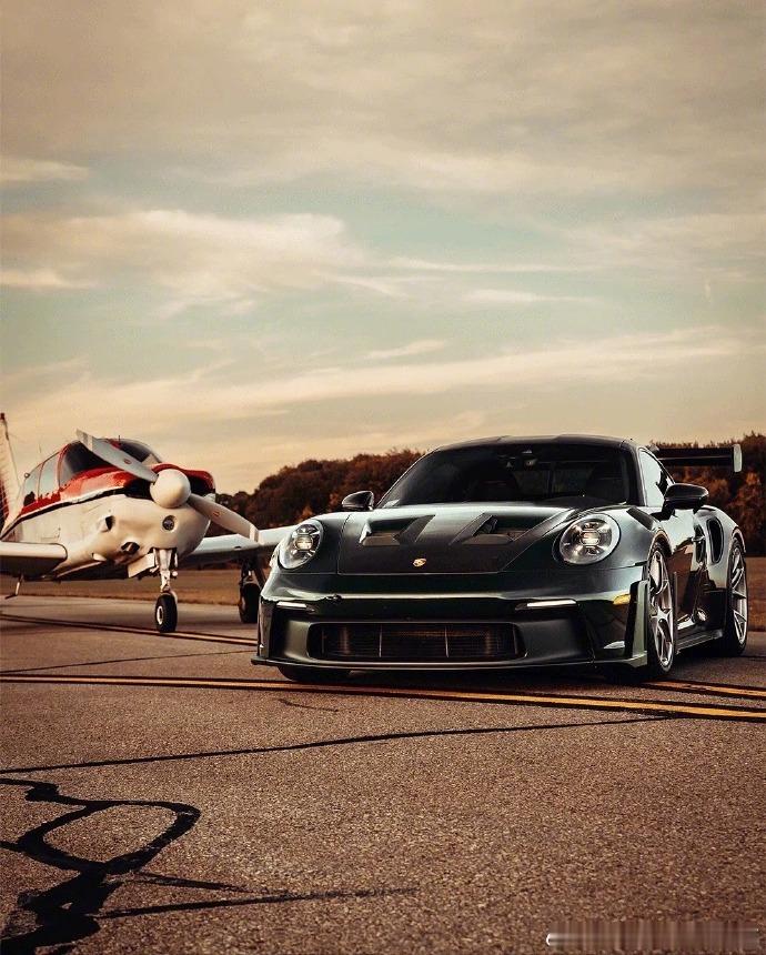 保时捷992 GT3 RS，黑武士太酷辣 