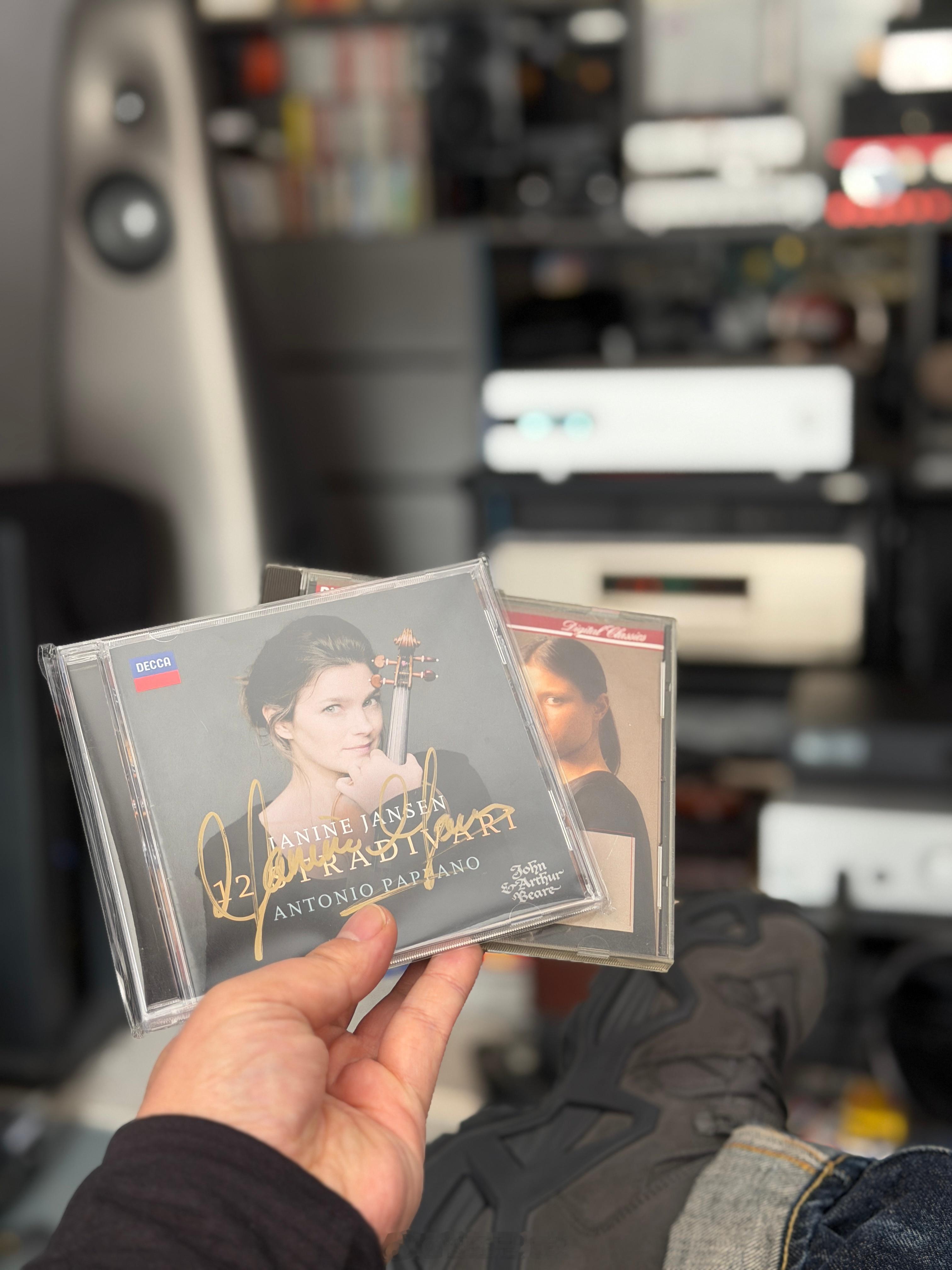 各位老烧除夕快乐🎉让我们一起欣赏美女演奏家的绝尘美声耳机发烧友九段的hifi车