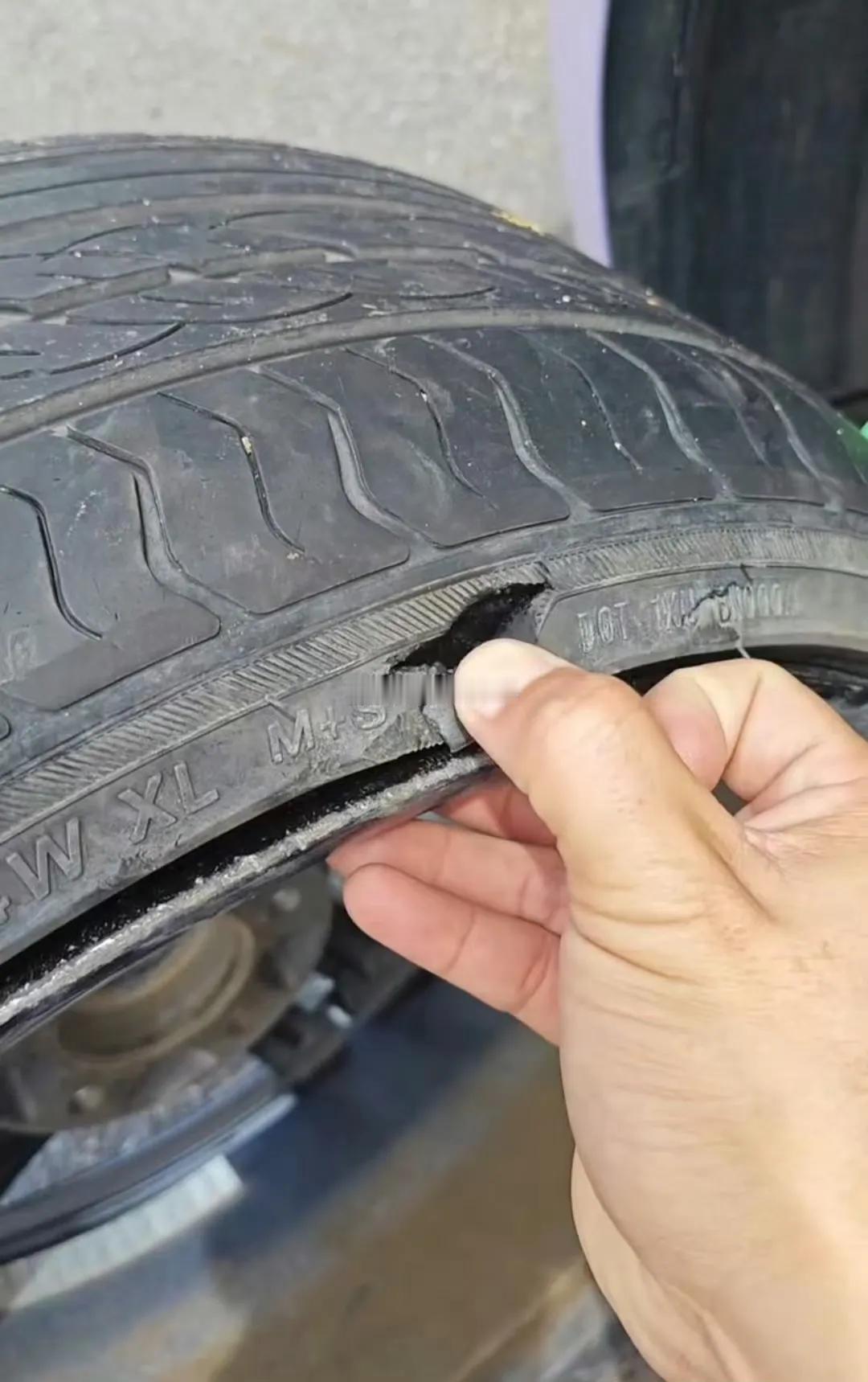 这么补轮胎您赶脚科肖吗？？？