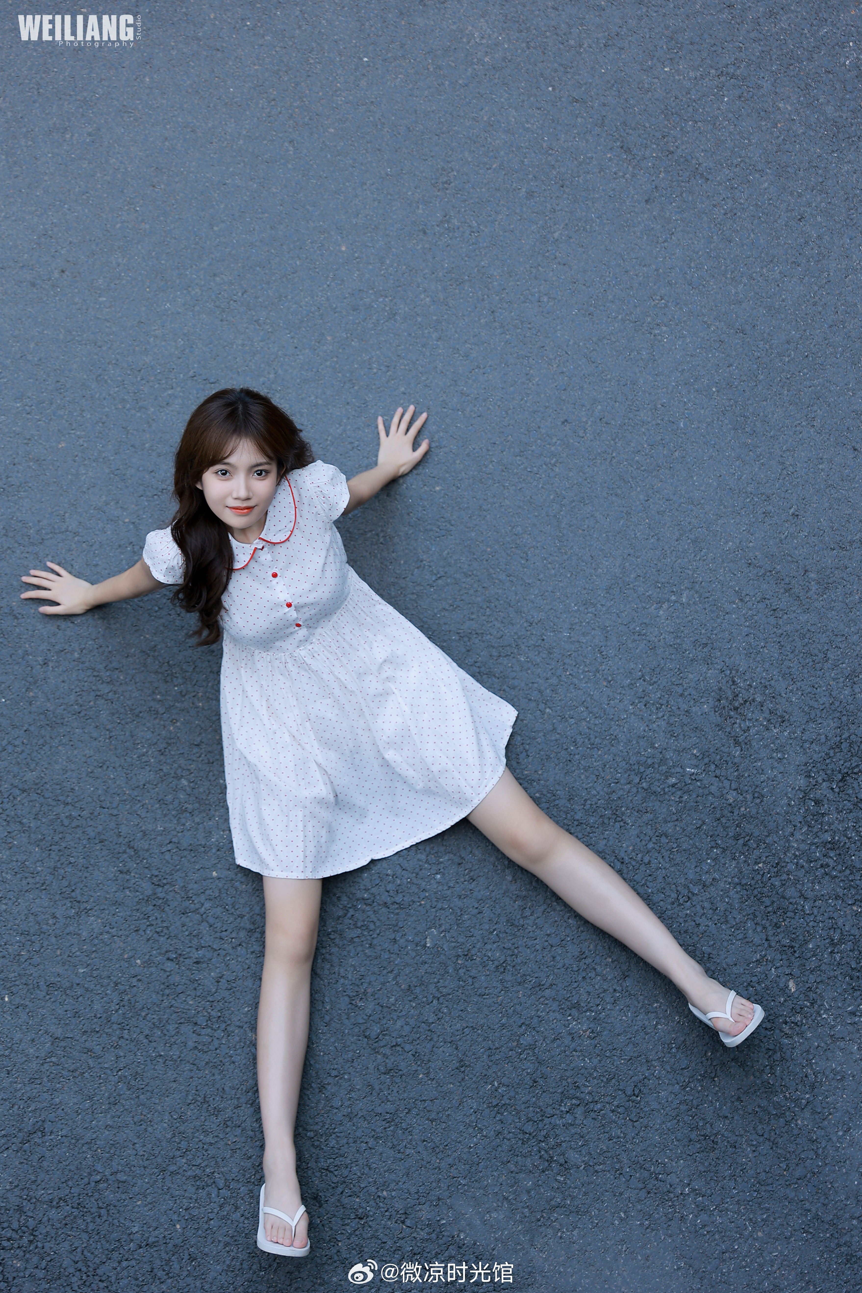 #微凉时光馆##西安约拍[超话]##少女写真# 嗨～我在楼下等你哦 ​​​