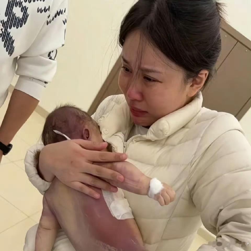 小洛熙爸爸发解剖台画面被禁止播放可以想象画面有多么让人崩溃，让人难以接受。。。真