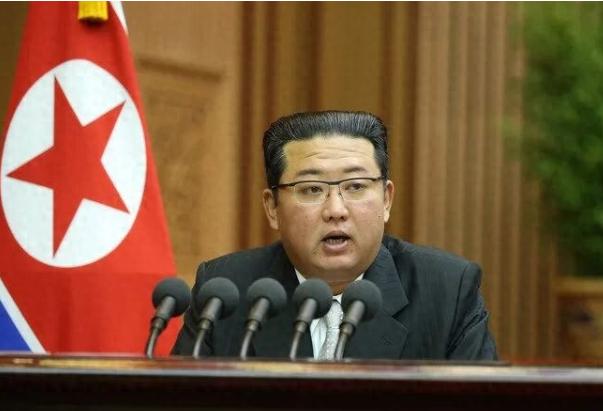 4月27日，朝鲜领导人金正恩见了俄罗斯的国防部长，俩人谈完，朝鲜就放话出来，意思