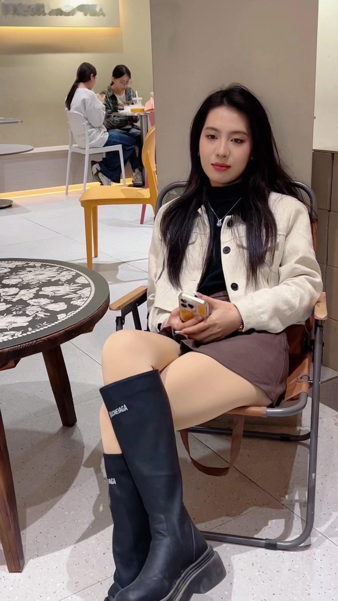 谁能拒绝这样的潮汕女孩？贵屿玉窖挑花篮少女，笑容太治愈了～

提到潮汕民俗，挑花