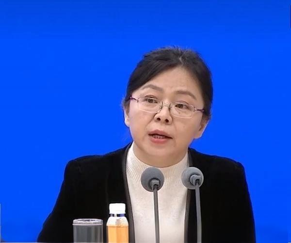 一位疾控专家说：
“如今艾滋病不仅仅是通过性传播了，现在我国的艾滋病患者已经超过