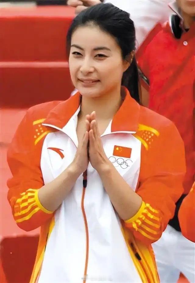 郭晶晶将运动员时期培养的专注力延续到了人生各个阶段，她曾说"每次起跳前必须让心静