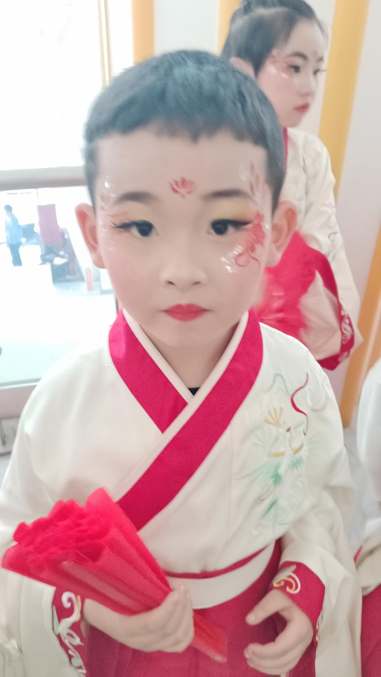 记录我的2026 童真与古风的完美结合，萌娃古装照惊艳亮相！👧🏻👨🏻‍?
