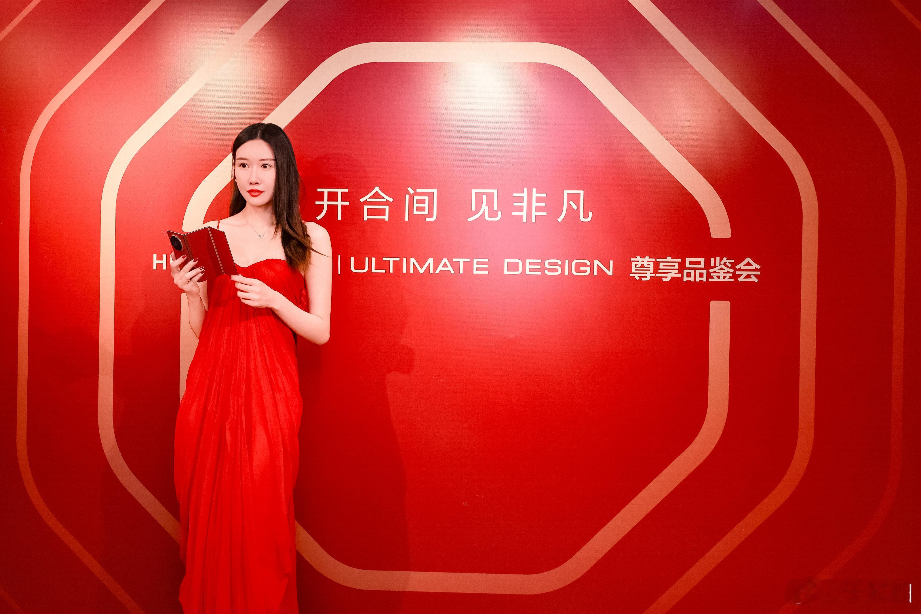 崔景哲艺术沙龙开合间 见非凡Huwei Mate XT | ULTIMATE D