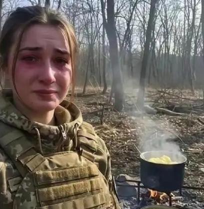一名乌军女兵，在接受乌克兰电视台采访，被问到前线当下更缺人，还是更缺无人机时，她