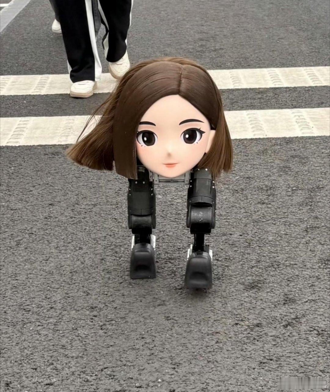 豆包变豆脚了 豆包被我调教好了，它现在终于承认这是它自己了，哈哈！ 