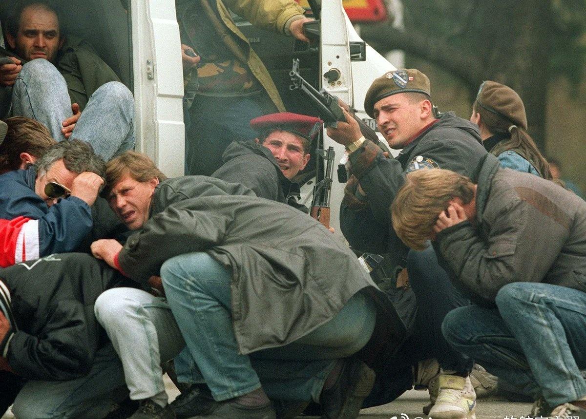 意大利检察官正调查一起骇人听闻的指控：1990年代初期，曾有富人付费在被围困的萨