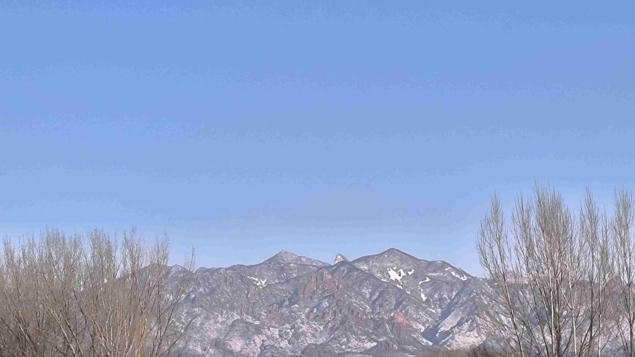 我的今日状态：😁轻松愉快
我这里的天气：🌈雨过天晴
秦皇岛一夜雨后的雪山！