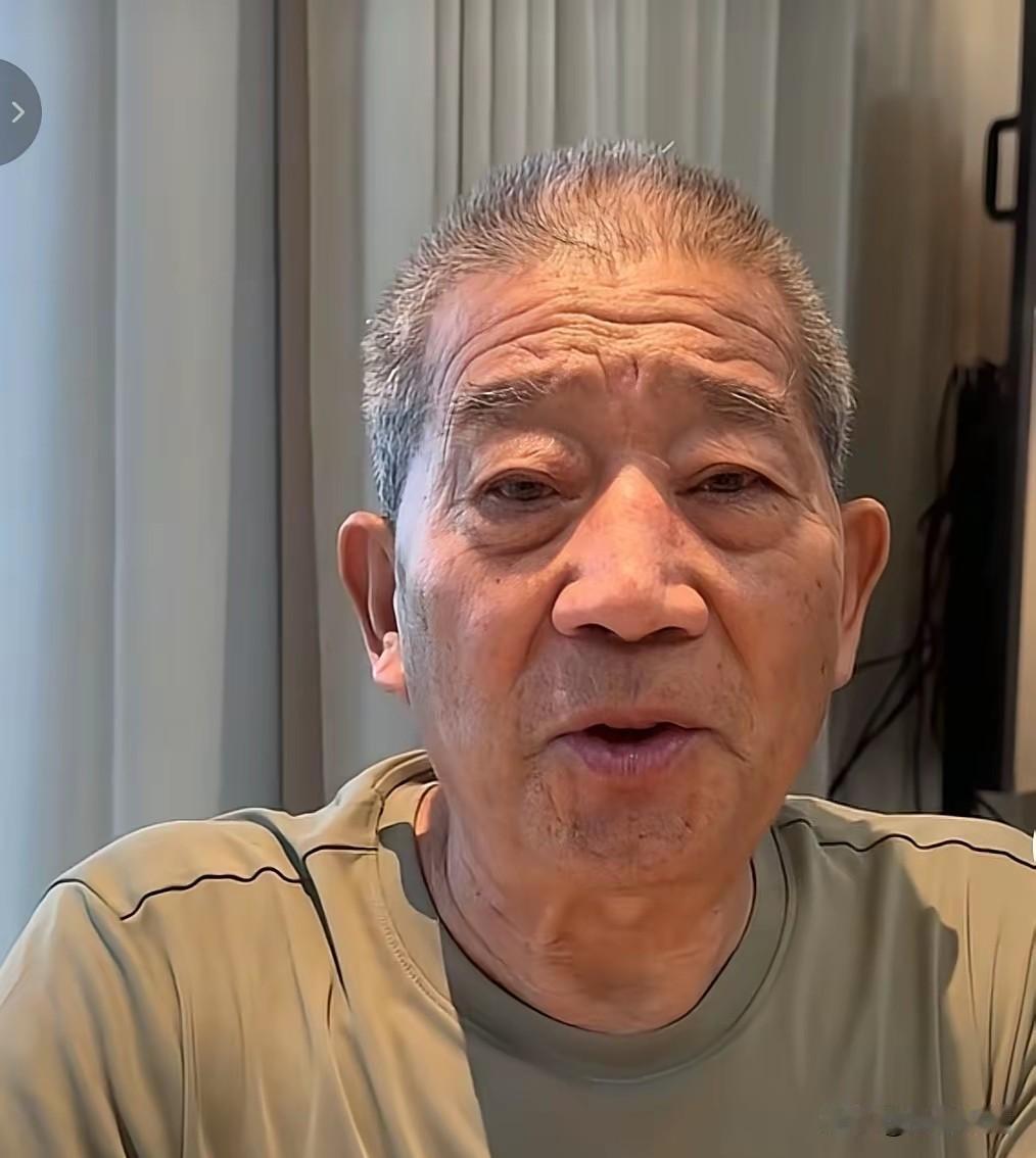 这老爷子的流量也透支差不多了，越来越多的人反感他们的行为，直播间只有百八十个人，