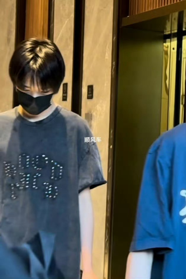 【王橹杰】TF我们的少年时代2开机 .王橹杰顾晨阳 02.10 王橹杰上班路透，