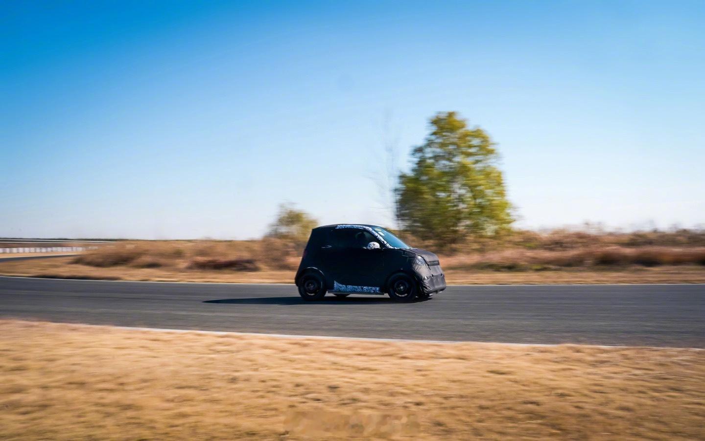 smart 2 由梅赛德斯-奔驰设计团队操刀，基于 smart 自主研发的全新超