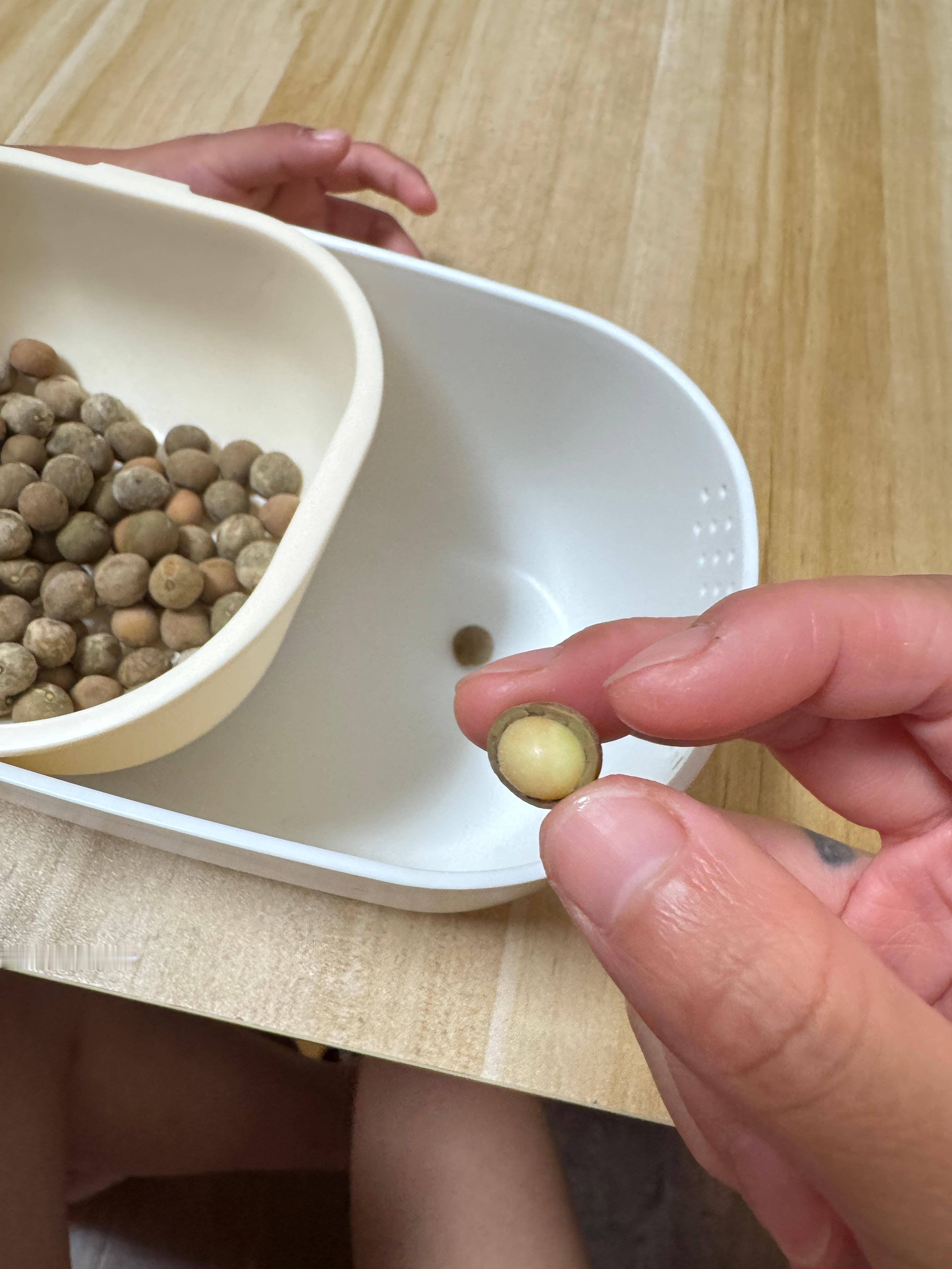 品鉴了一下鸡头米，糯糯的，没什么味道，对么 ​​​