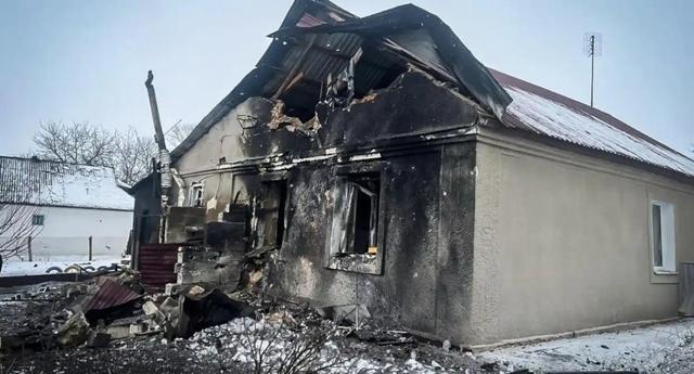 泽连斯基：俄军用400多架无人机和约40枚导弹袭击乌电力设施。乌克兰总统泽连斯基