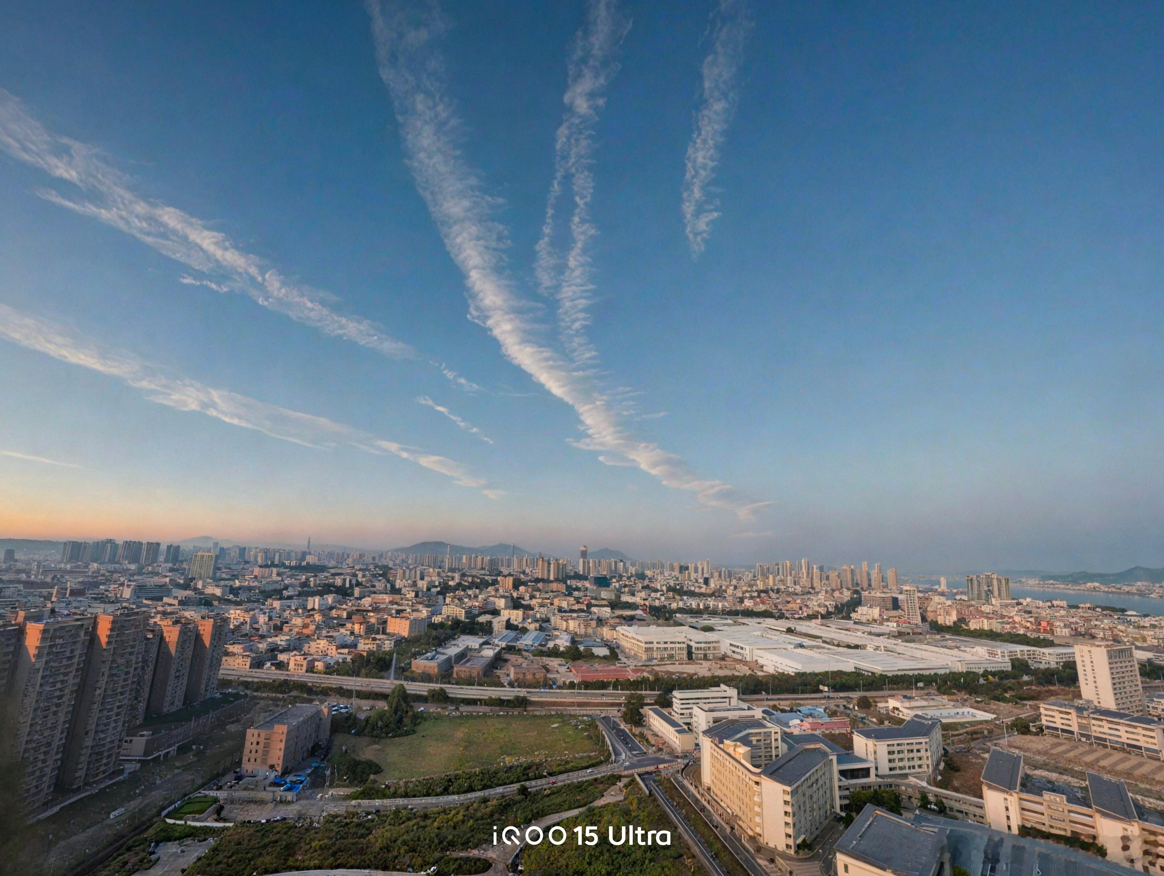 在同一座城市，邂逅四种极致浪漫iQOO 15 Ultra AI视效加持，把晚霞、
