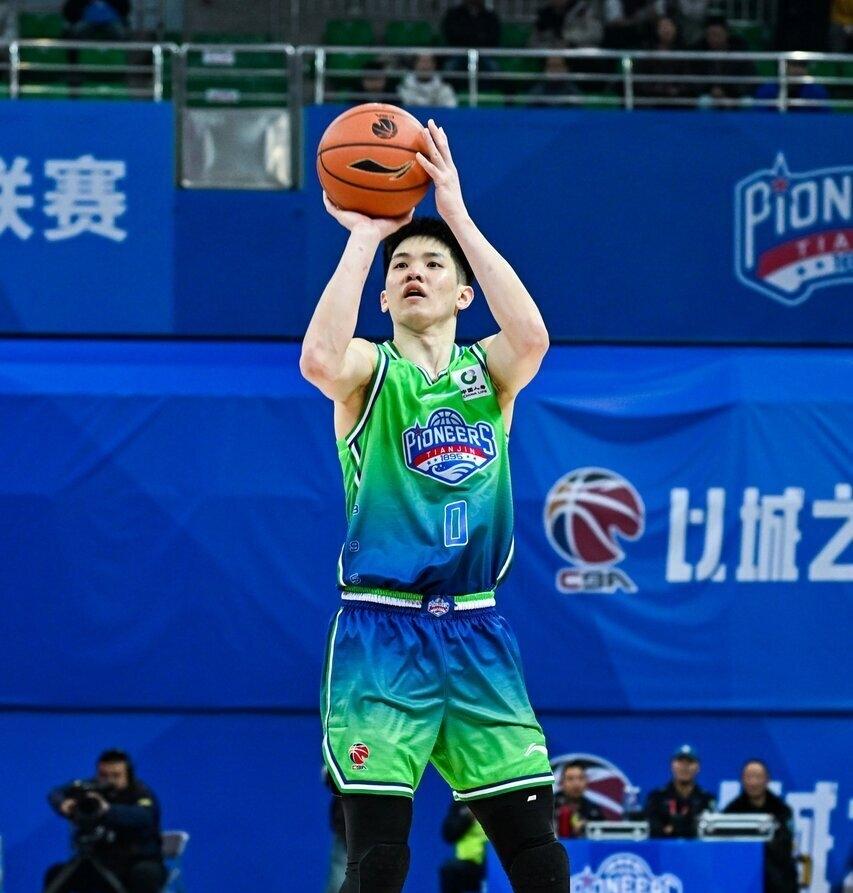 有一说一，今日林庭谦和廖三宁根本不在一个级别！！
廖三宁:今日比赛出战35分钟，