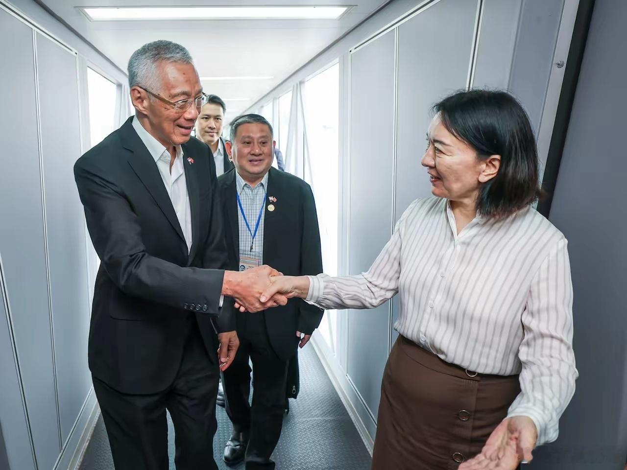 5月18日下午，新加坡国务资政李显龙在自己的社交媒体上发文，强调自己已经抵达了广