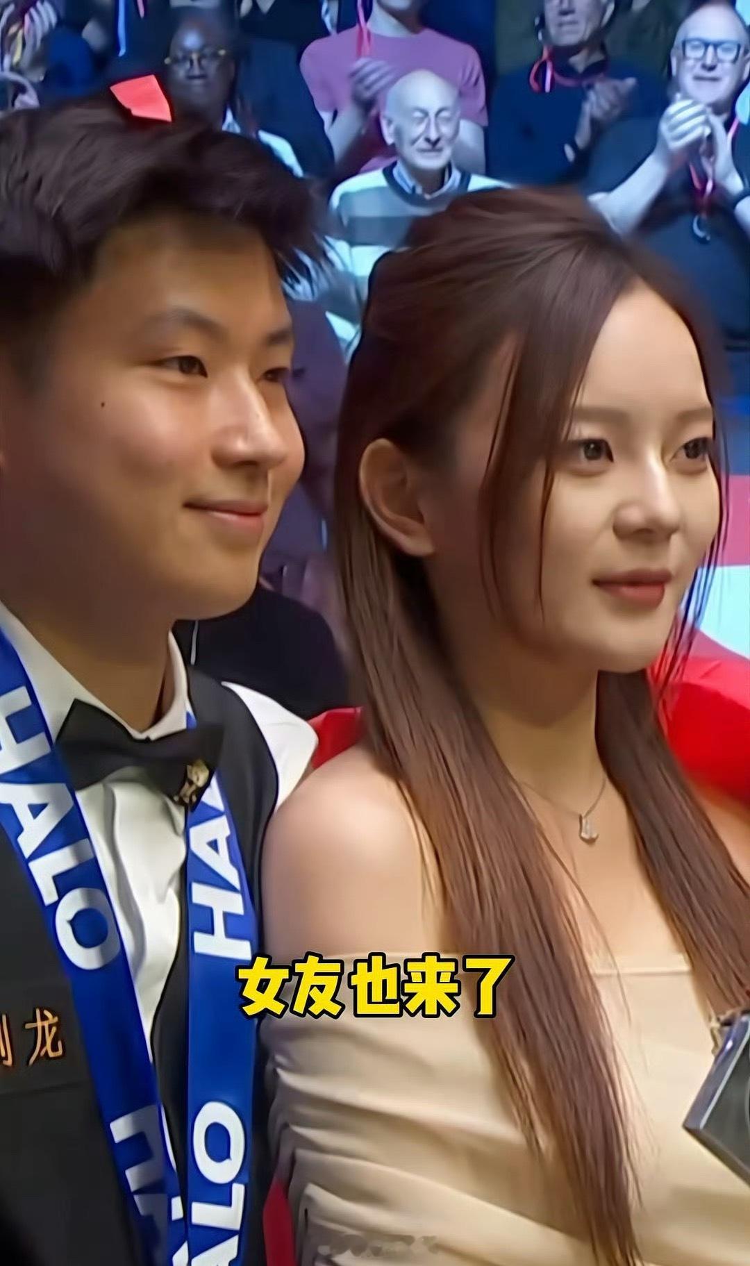赵心童以18比12战胜威尔士名将马克·威廉姆斯，成为首位捧起世锦赛冠军奖杯的中国