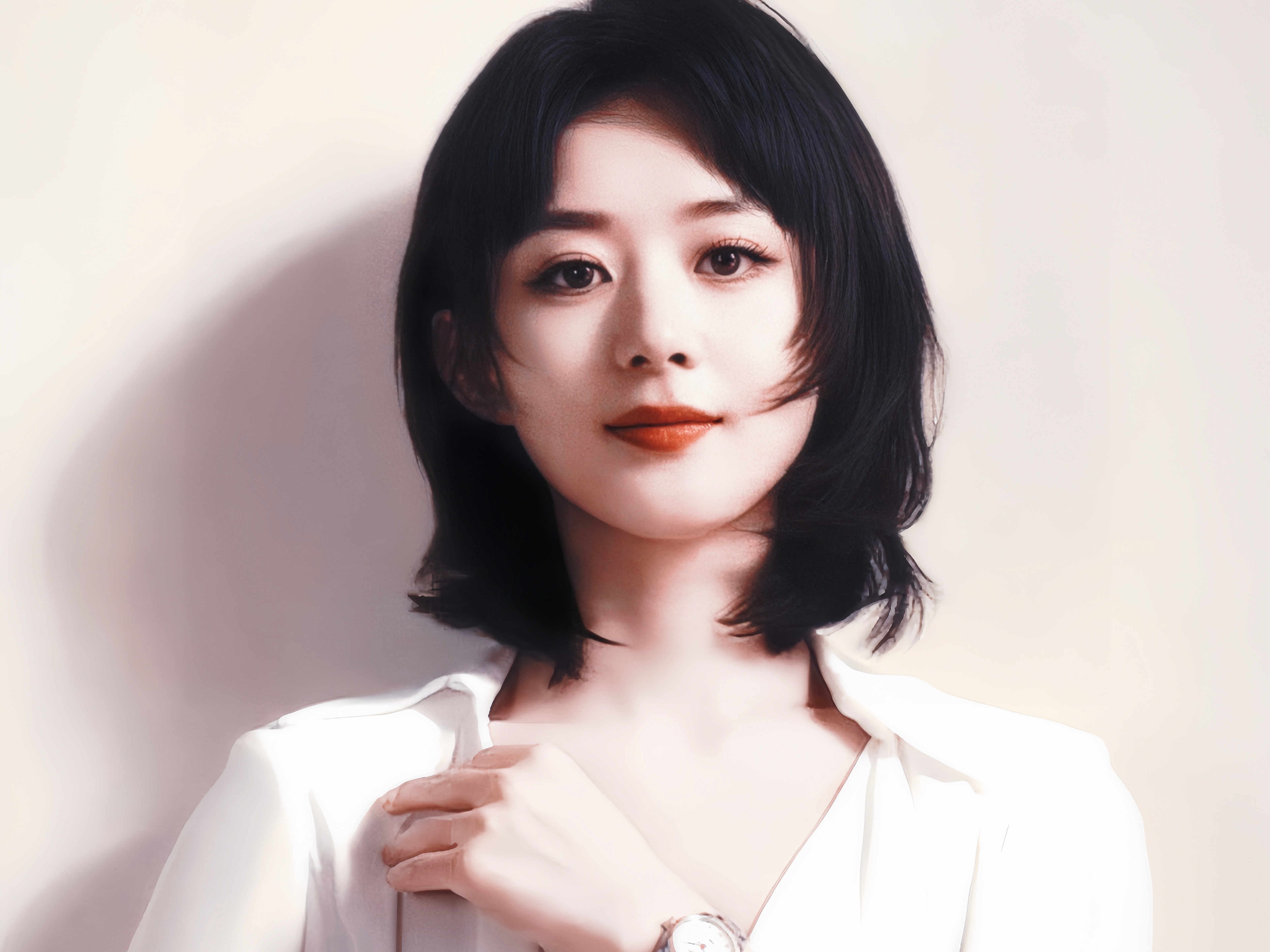 赵丽颖[超话]赵丽颖对接回应身体状况 我爱浪琴浪琴爱我，每次的造型都特别入迷[么