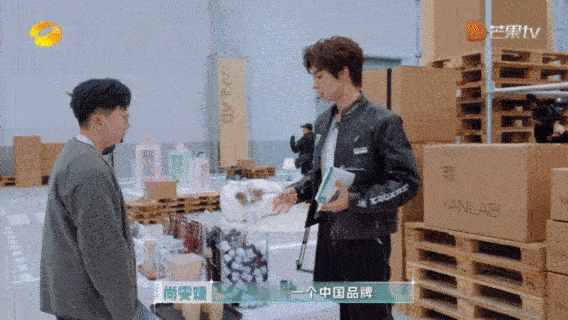 尚雯婕被张雪触动 尚雯婕的格局，从上季到这季一直在思考国货出海的问题，用张雪的故