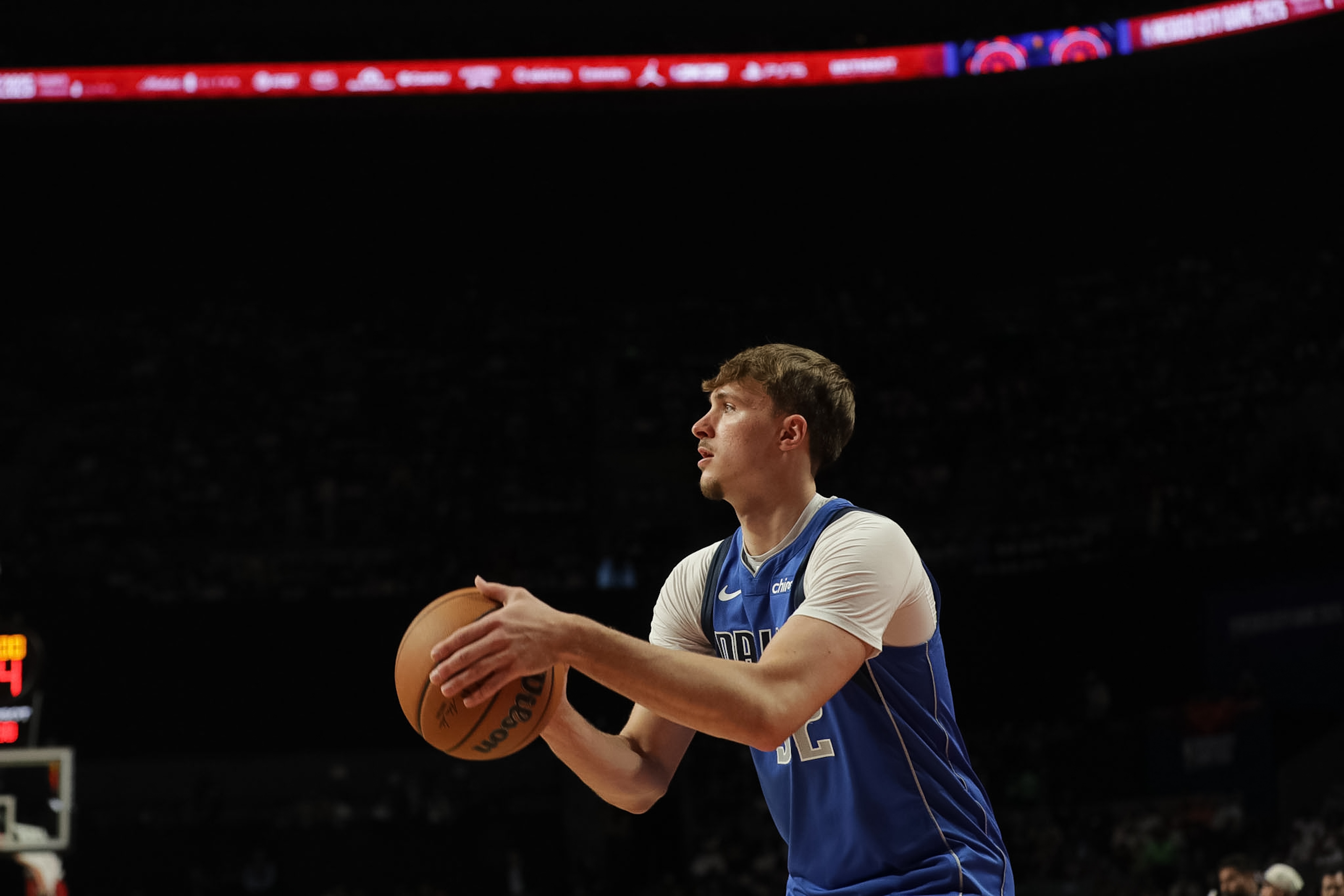 独行侠客场挑战火箭，赛前基德接受记者询问弗拉格职业生涯前21次罚球全中时，基德打