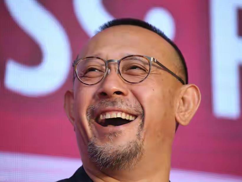 姜文 63 岁荣升外公！高颜值混血女儿宣布怀孕，孕肚超大快要生了
娱乐 明星