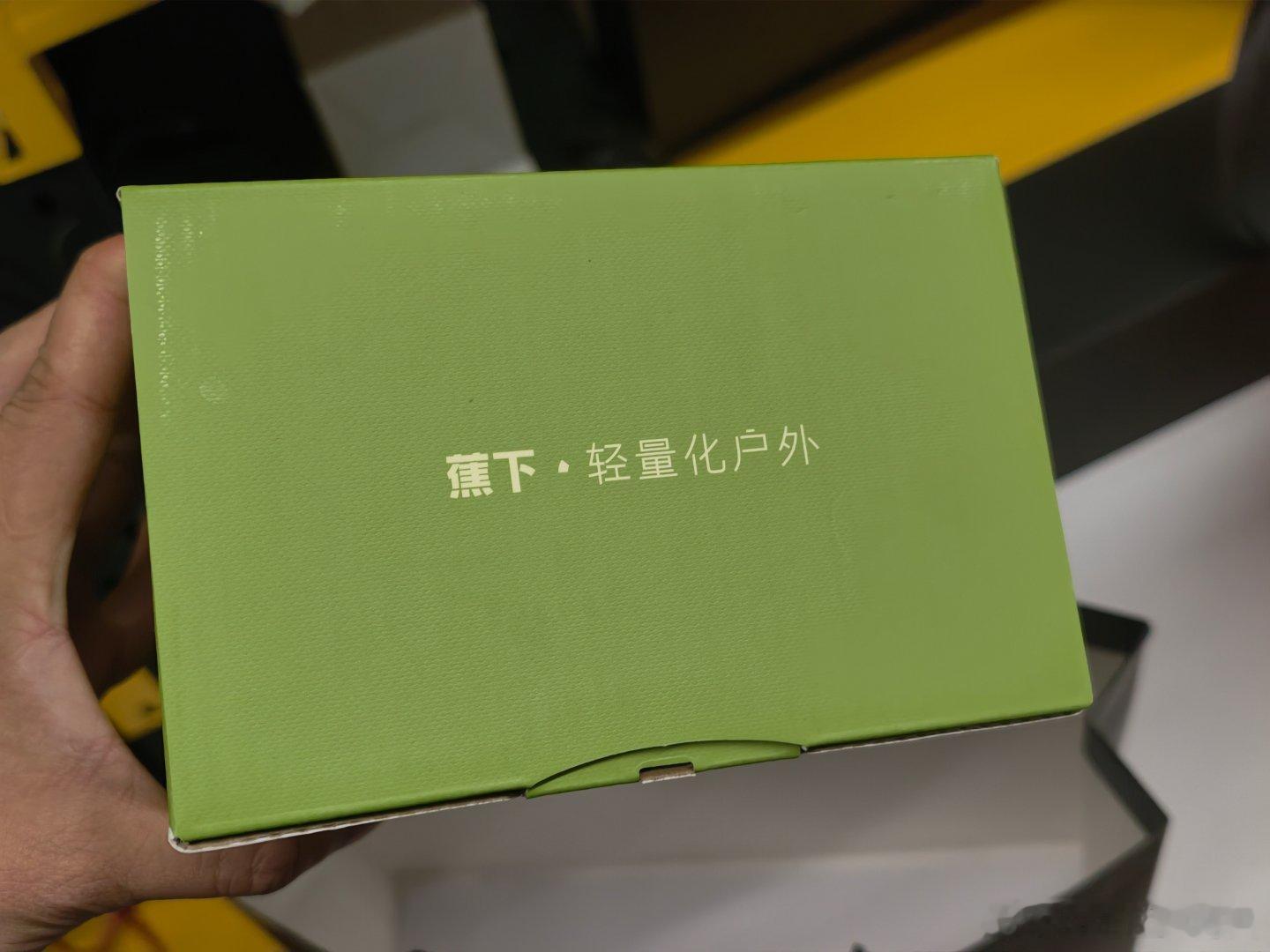 周末好呀各位！有没有喜欢去户外运动的评论区抽一个朋友送了蕉下的防晒帽子