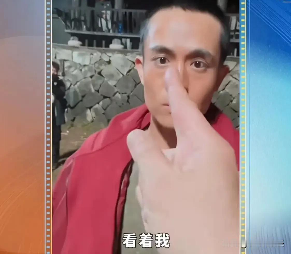 影帝带出来的兵就是不一样！

吴镇宇就说了几句简单的话，

外加一根手指头这么轻