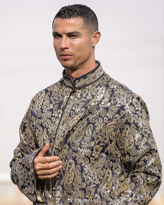 罗哥祝大家开斋节快乐！从今天开始，踢球不要再找借口