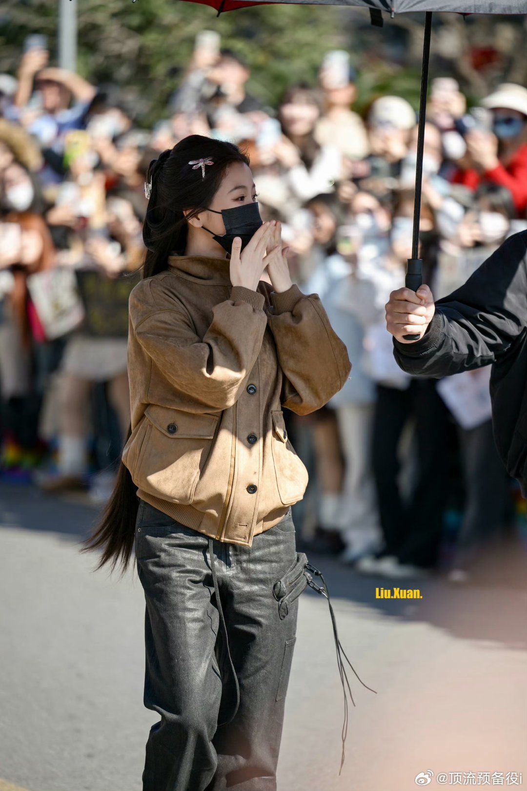 虞书欣真的把横店上班当时装周了吧！每天一套不重样 好会穿 