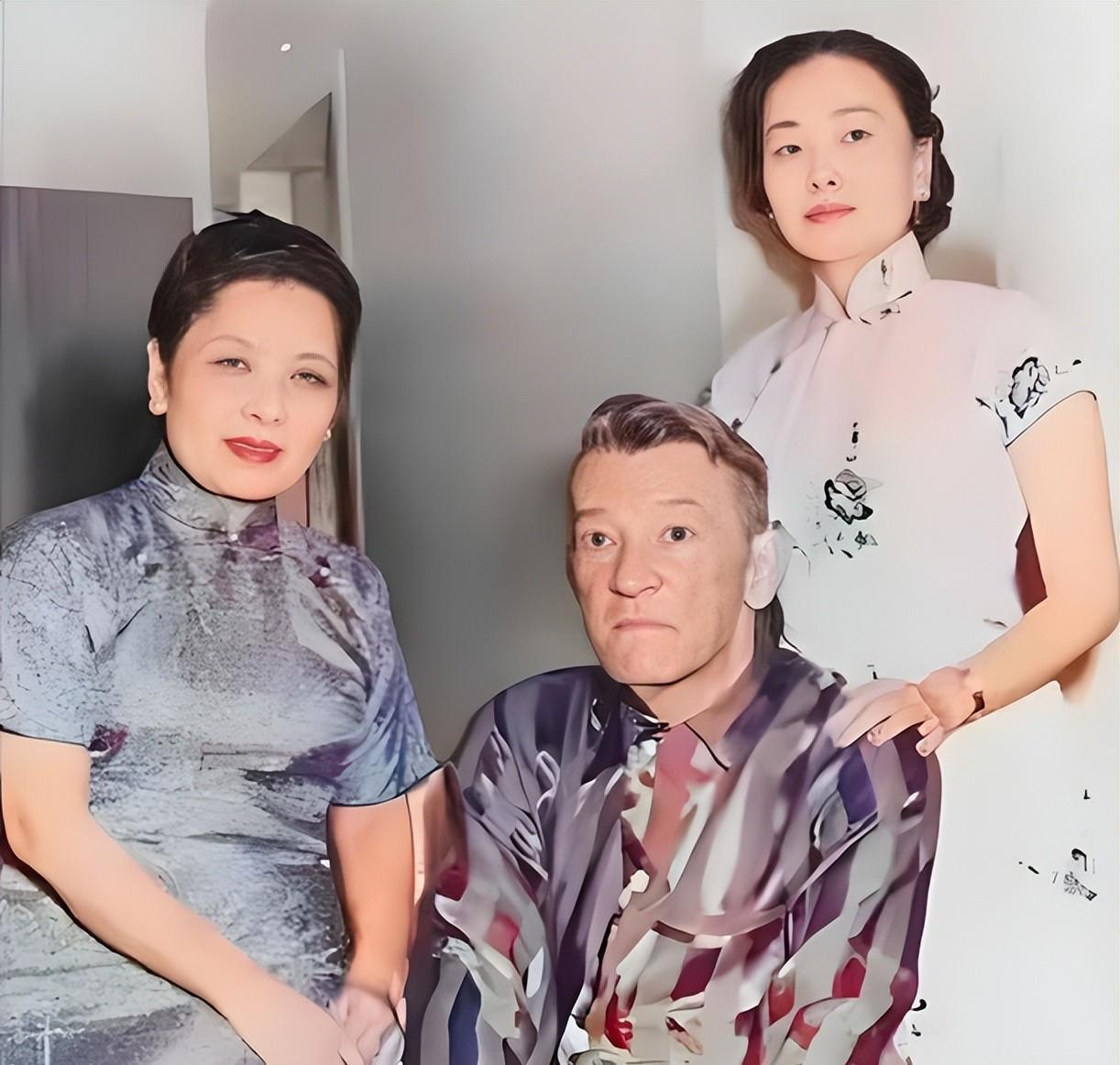 ，中国人民的老朋友陈纳德将军弥留之际，宋美龄漂洋过海来看他，全程她握着陈纳德的手