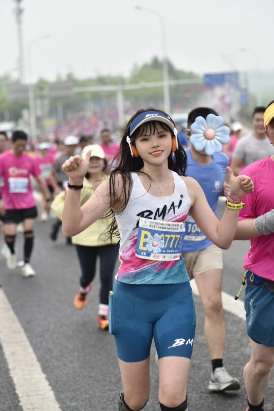 2025湘江半程马拉松18km爬坡你崩了吗？